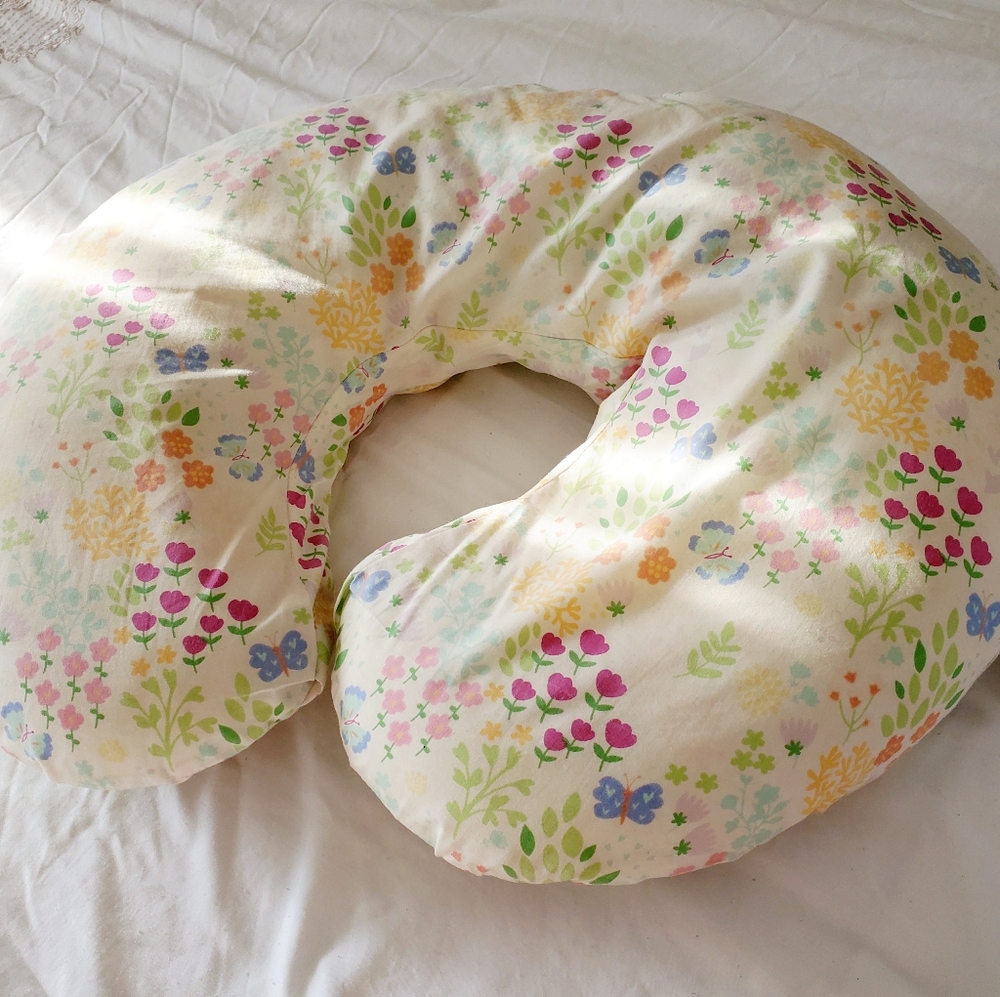 Boppy pillow, garden party, nursing, feeding, baby